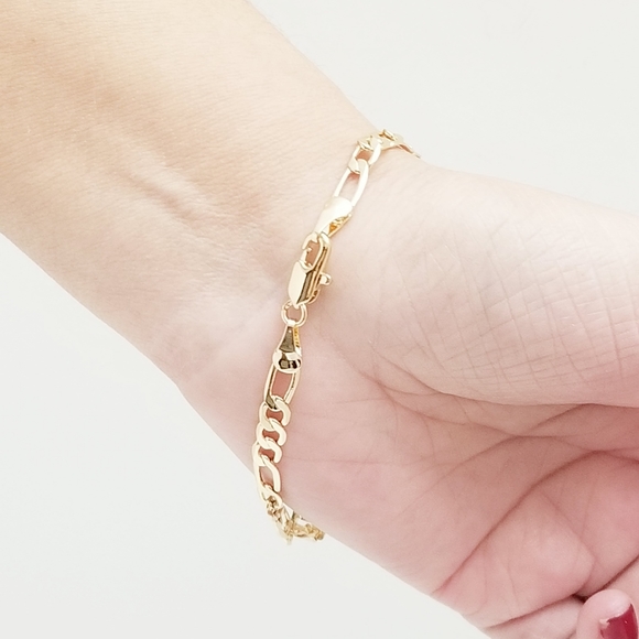 Guadalupe Small Wrist Bracelet.14K Gold Plated.New - Picture 6 of 7
